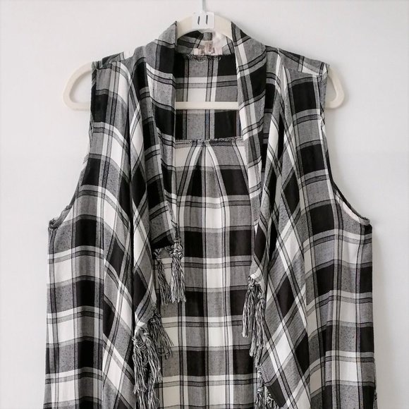 Umgee USA Womens Black & White Sleeveless Fringed Checked Cardigan Vest Size M - Picture 2 of 7